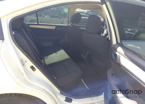 2018 Subaru Legacy 2.5I Premium z USA, uszkodzony, nr VIN 4S3BNAD60J3016276